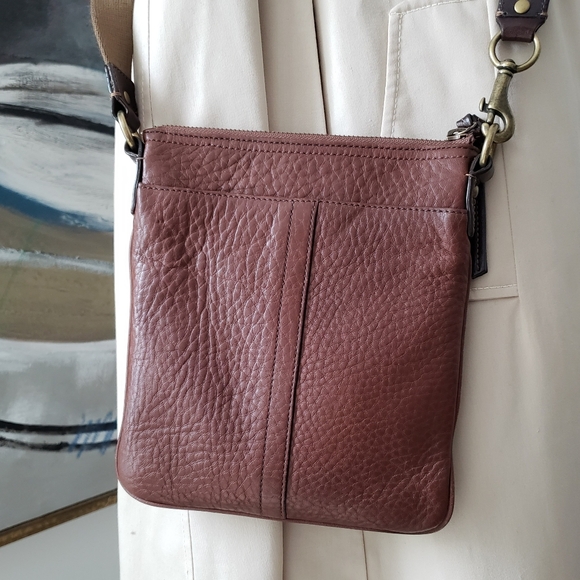 Coach | Signature Swing Pack Crossbody Messenger Bag - Picture 3 of 16